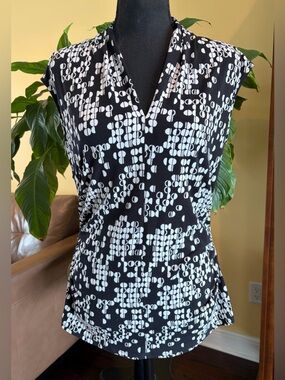 Vince Camuto sleeveless top - Large